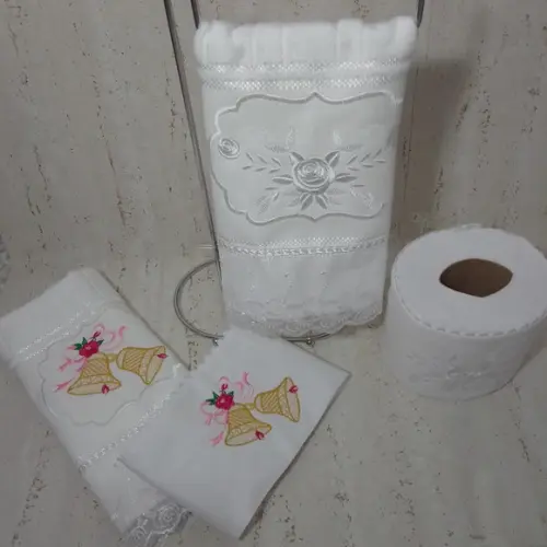 2 Toalhas de Lavabo Bordada e 2 Porta Papel Higiênico