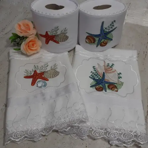 2 Toalhas de Rosto Bordada e 2 Porta Papel Higiênico