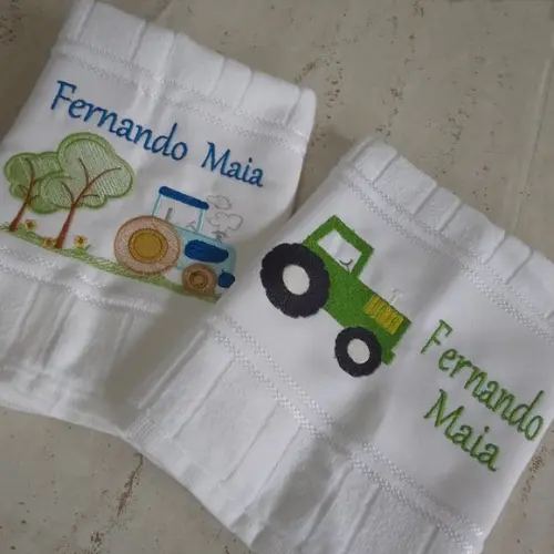 2 Toalhas Escolar Bordada Trator