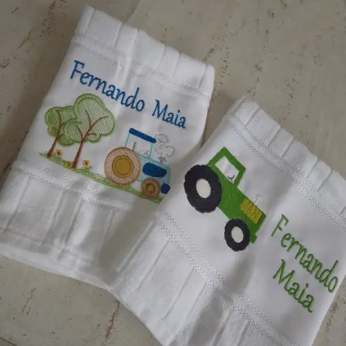 2 Toalhas Escolar Bordada Trator