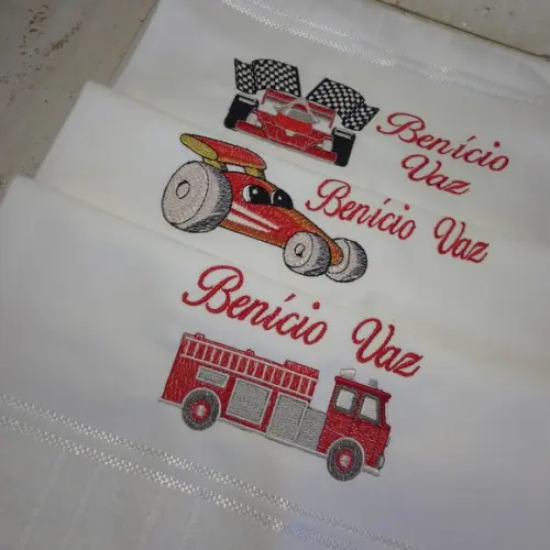 3 Toalhas Bordadas e Personalizadas Carrinhos Vermelhos