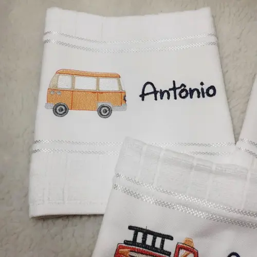 3 Toalhas Escolar Bordada Personalizada Carrinho