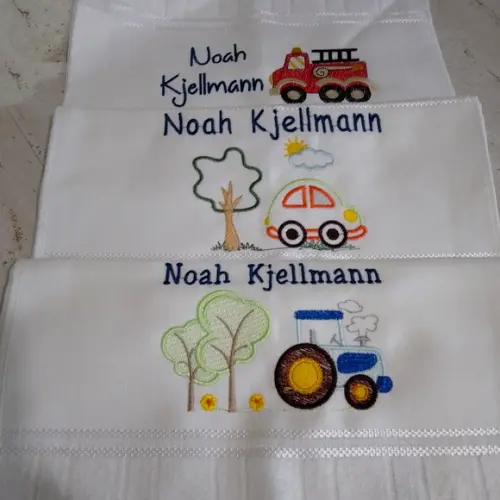 3 Toalhas Escolar Bordada Personalizada Carrinho
