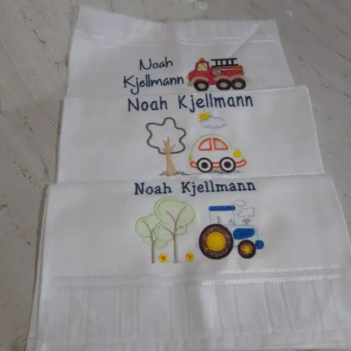 3 Toalhas Escolar Bordada Personalizada Carrinho