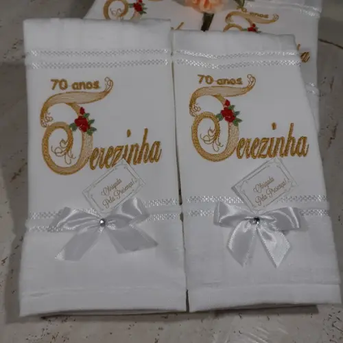 75 Lembrancinhas de Aniversário 70 Anos Toalha Bordada