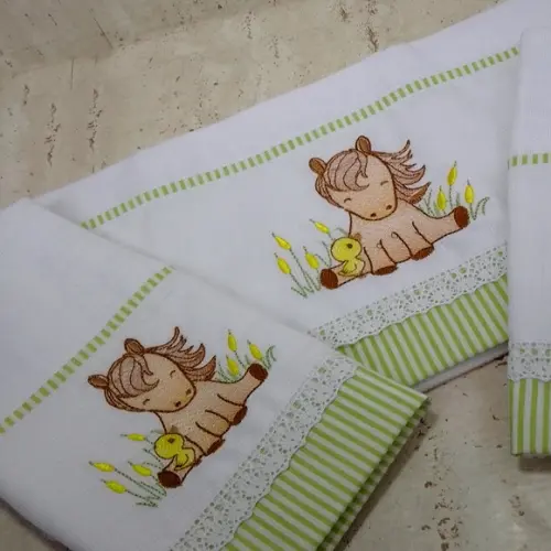 Kit de Fraldas Bordadas Ombro e Boca Tema Cavalinho