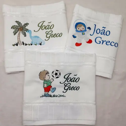Kit Toalha Bordada Infantil Dinossauro Astronauta e Menino