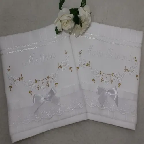 Kit Toalha de batizado personalizada para gêmeas