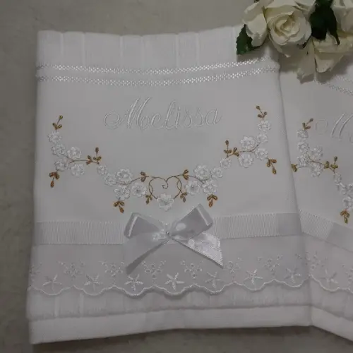 Kit Toalha de batizado personalizada para gêmeas