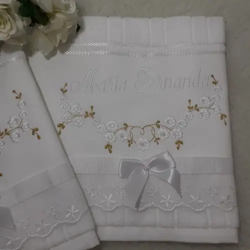 Kit Toalha de batizado personalizada para gêmeas