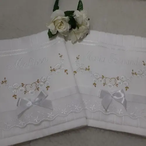 Kit Toalha de batizado personalizada para gêmeas