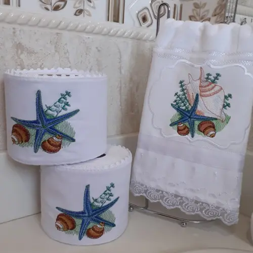 Kit Toalha de Lavabo Bordada e Porta Papel Higiênico