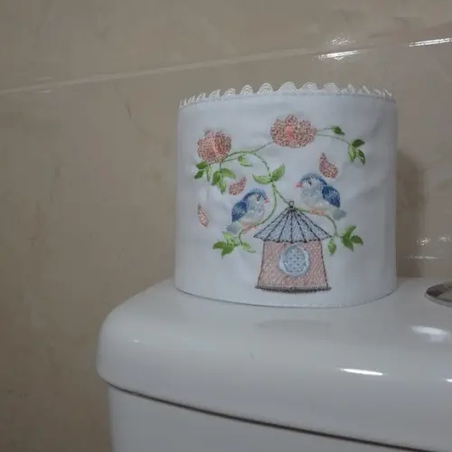 Kit Toalha de Lavabo Bordada e Porta Papel Higiênico