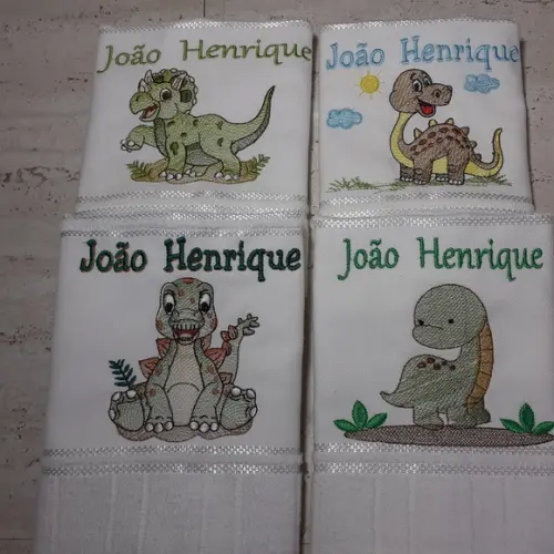Kit Toalha Escolar Bordada e Personalizada 4 Unidades