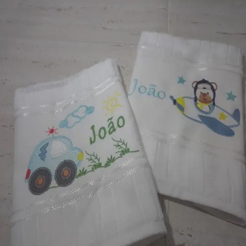 Kit Toalha Escolar Bordada Carrinho e Ursinho 2 Unidades