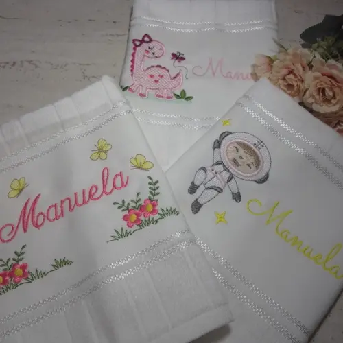 Kit Toalha Escolar Bordada e Personalizada 3 Unidades