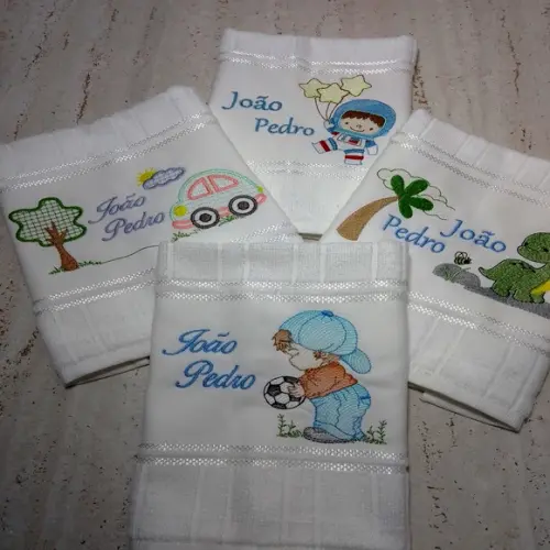Kit Toalha Escolar Bordada e Personalizada 4 Unidades