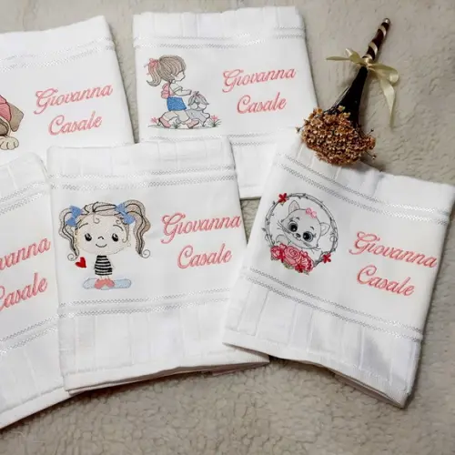 Kit Toalha Escolar Bordada e Personalizada 5 Unidades