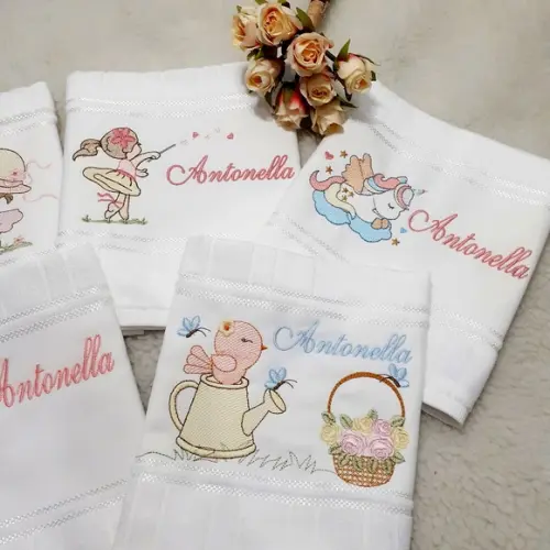 Kit Toalha Escolar Bordada e Personalizada 5 Unidades
