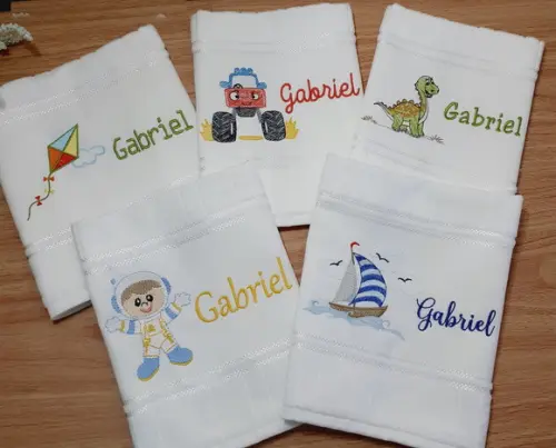 Kit Toalha Escolar Bordada e Personalizada 5 Unidades