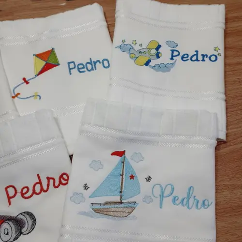 Kit Toalha Escolar Bordada e Personalizada 5 Unidades