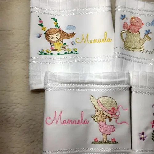 Kit Toalha Escolar Bordada e Personalizada 5 Unidades