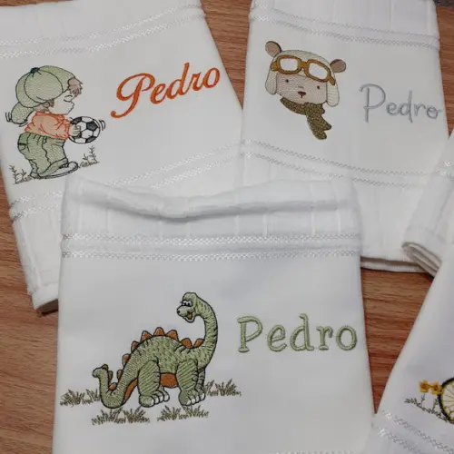Kit Toalha Escolar Bordada e Personalizada 5 Unidades