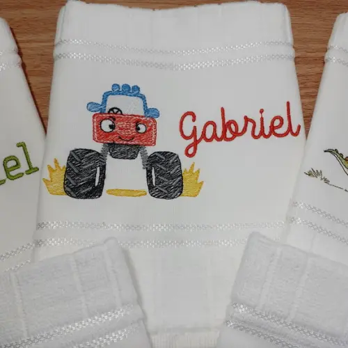 Kit Toalha Escolar Bordada e Personalizada 5 Unidades
