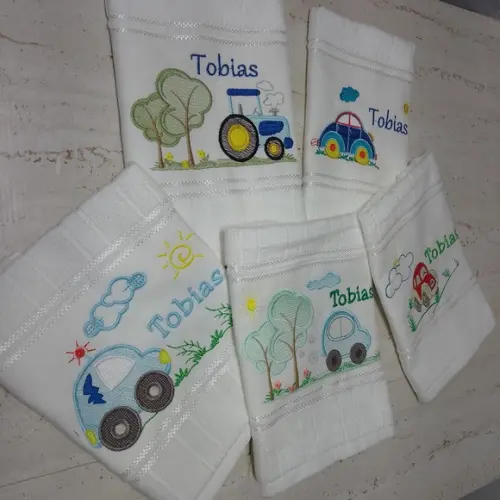 Kit Toalha Escolar Bordada e Personalizada 5 Unidades