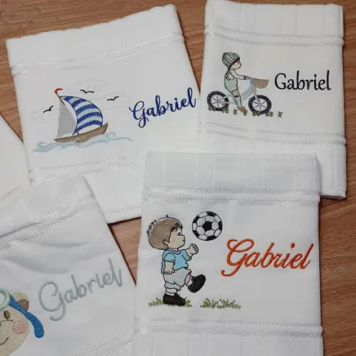 Kit Toalha Escolar Bordada e Personalizada 5 Unidades