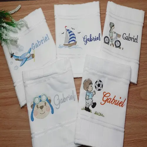 Kit Toalha Escolar Bordada e Personalizada 5 Unidades