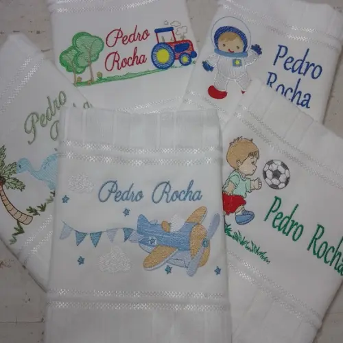 Kit Toalha Escolar Bordada e Personalizada 5 Unidades