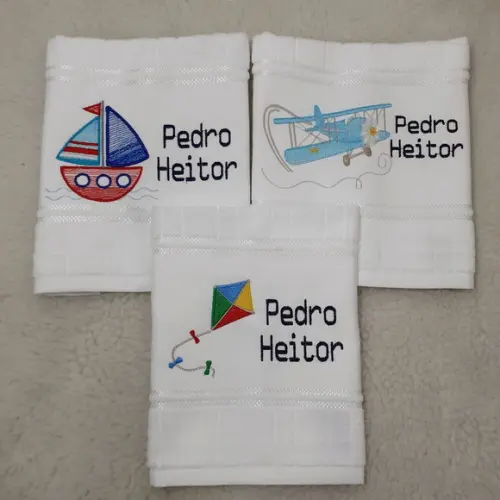 Kit Toalha Escolar Bordada Personalizada