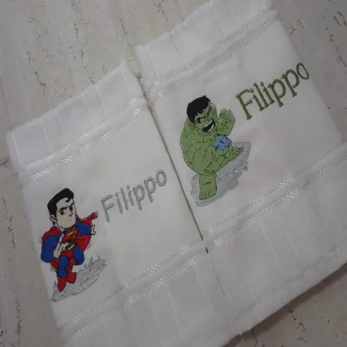 Kit Toalha Escolar Bordada Super Homem e Huck 2 Unidades