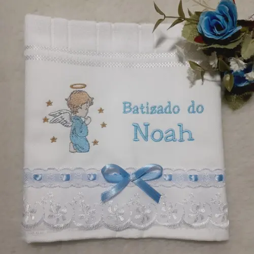 Toalha Bordada de Batismo Anjinho Menino