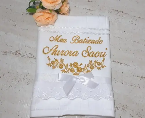 Toalha de Batizado Aveludada Floral Menina