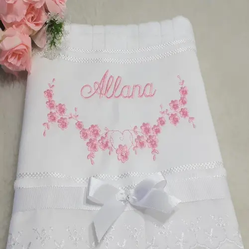 Toalha de Batizado Aveludada Floral Menina