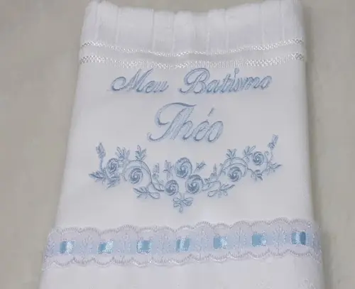 Toalha de Batizado Bordada Floral