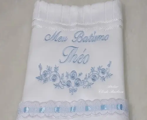 Toalha de Batizado Bordada Floral
