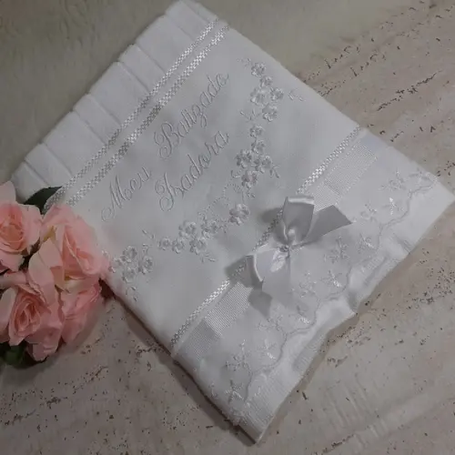 Toalha de Batizado Bordada Floral Menina
