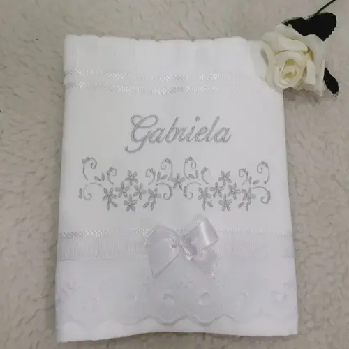 Toalha de Batizado Bordada Flores