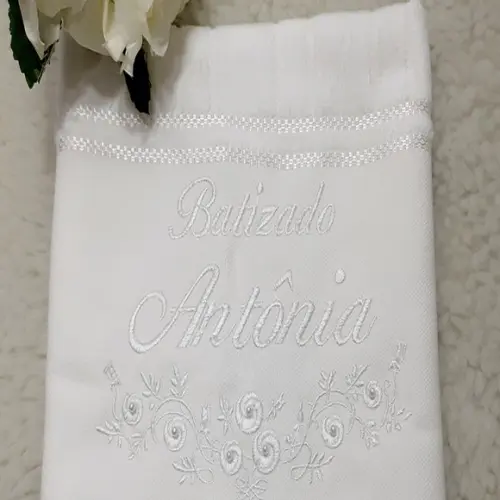 Toalha de Batizado Bordada Personalizada Floral