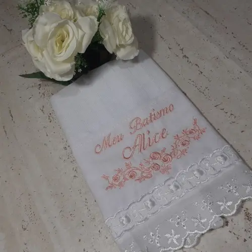 Toalha de Batizado e Fralda de Boca Personalizada Flores
