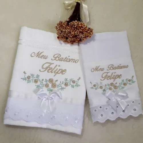 Toalha de Batizado e Fralda de Boca Personalizada Flores