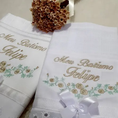 Toalha de Batizado e Fralda de Boca Personalizada Flores