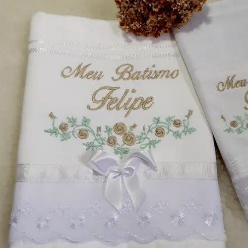 Toalha de Batizado e Fralda de Boca Personalizada Flores