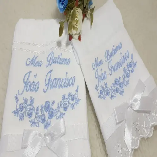 Toalha de Batizado e Fralda de Boca Personalizada Flores