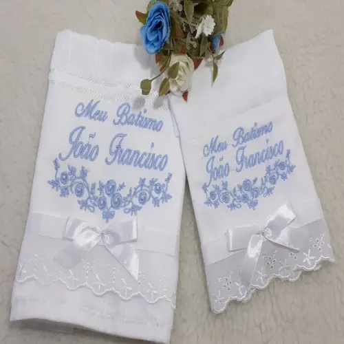 Toalha de Batizado e Fralda de Boca Personalizada Flores