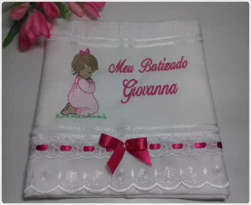 Toalha de Batizado Menina Rezando