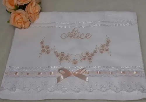 Toalha de Batizado Personalizada Flores Menina